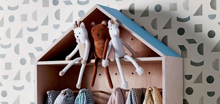 Wooden shelf with stuffed animals