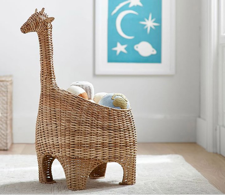 Giraffe-shaped storage basket