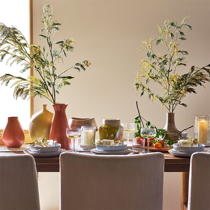 Natural wooden bowls and vases as centerpieces for table. 