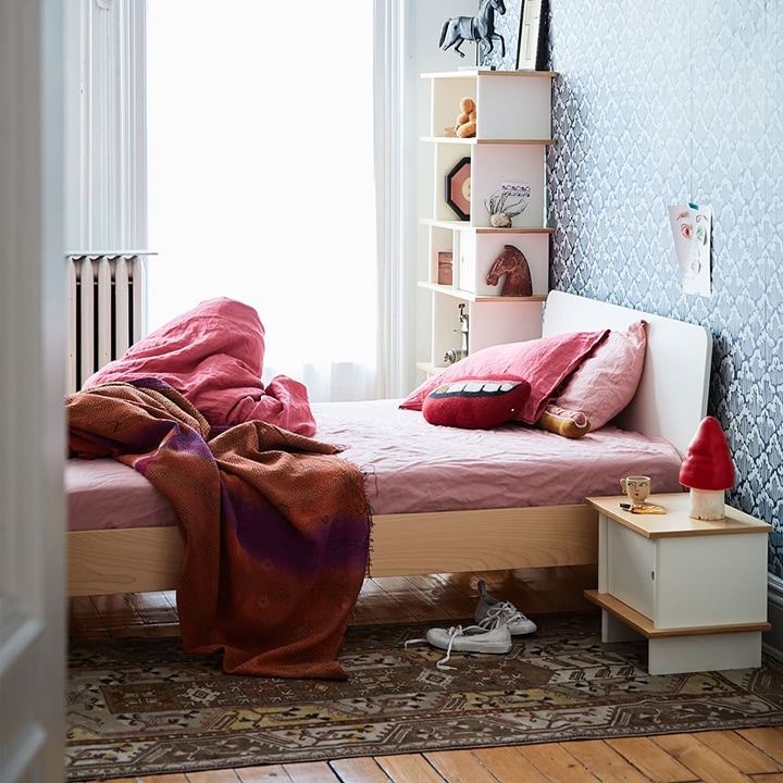 pink bedding textured wallpaper