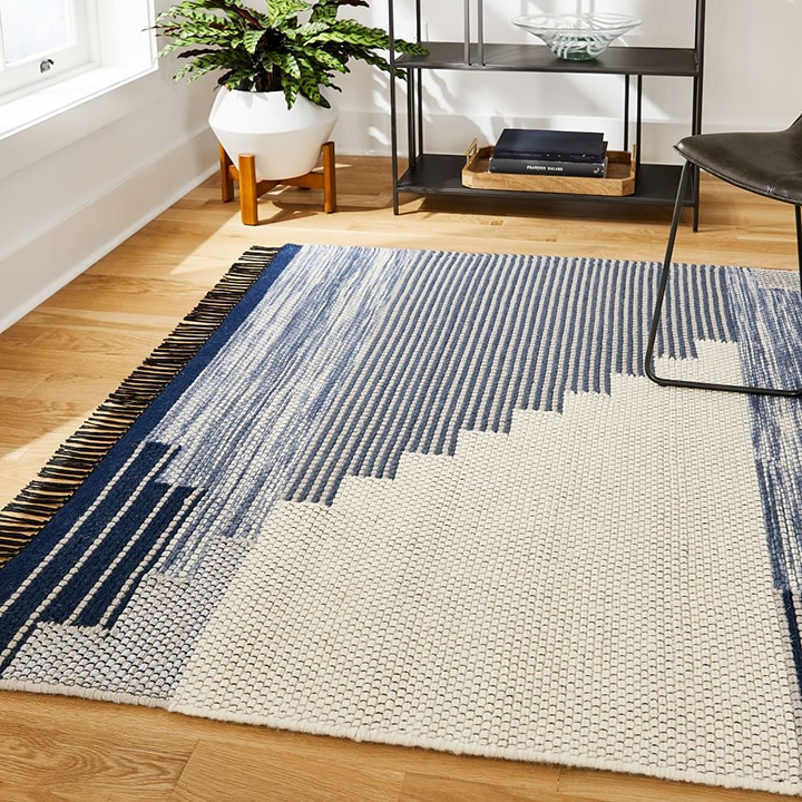 blue white pattern rug