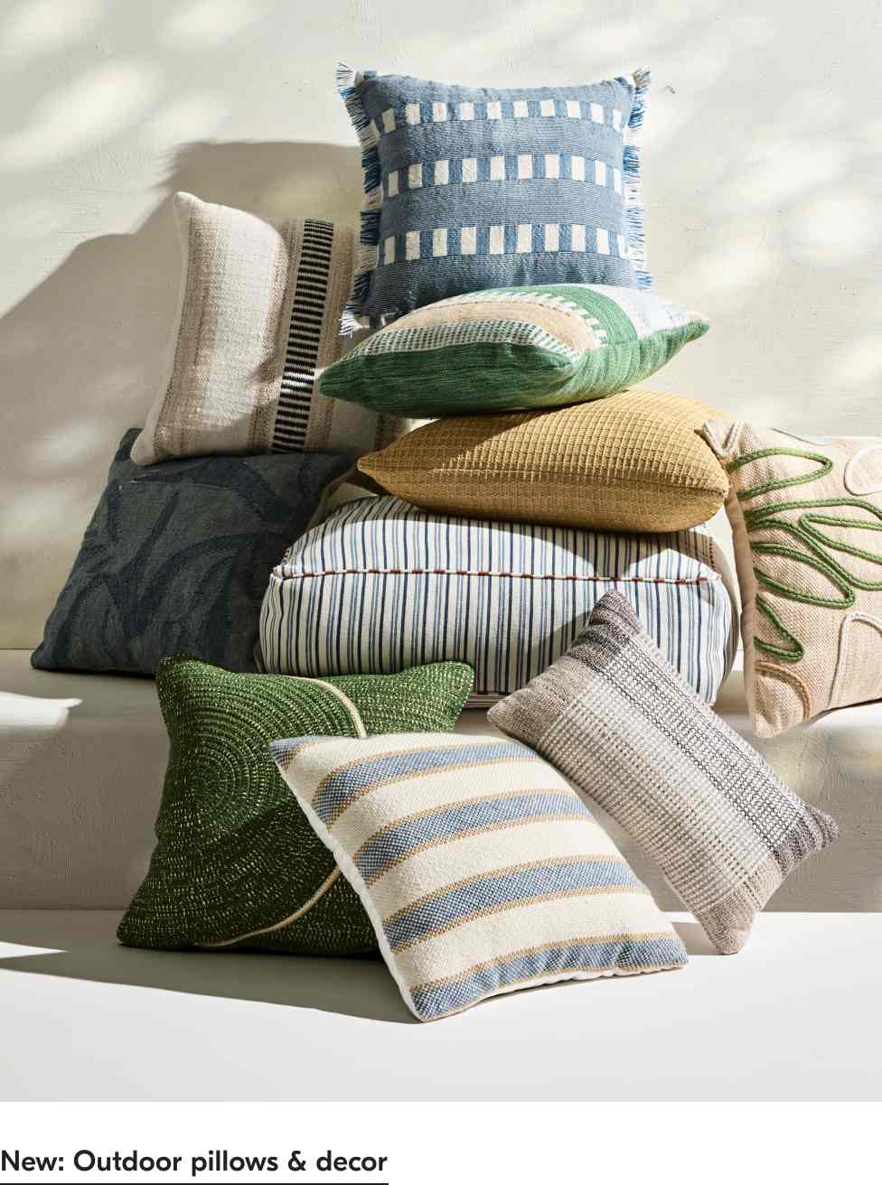 New: Outdoor pillows & décor