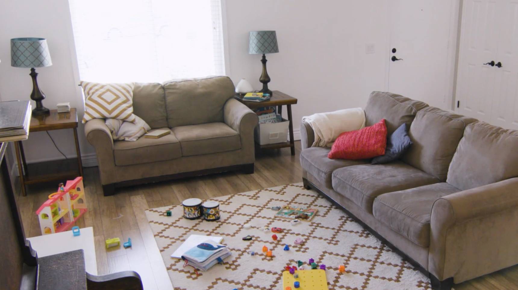 DESIGN CREW MAKEOVERA Living Room For All Ages