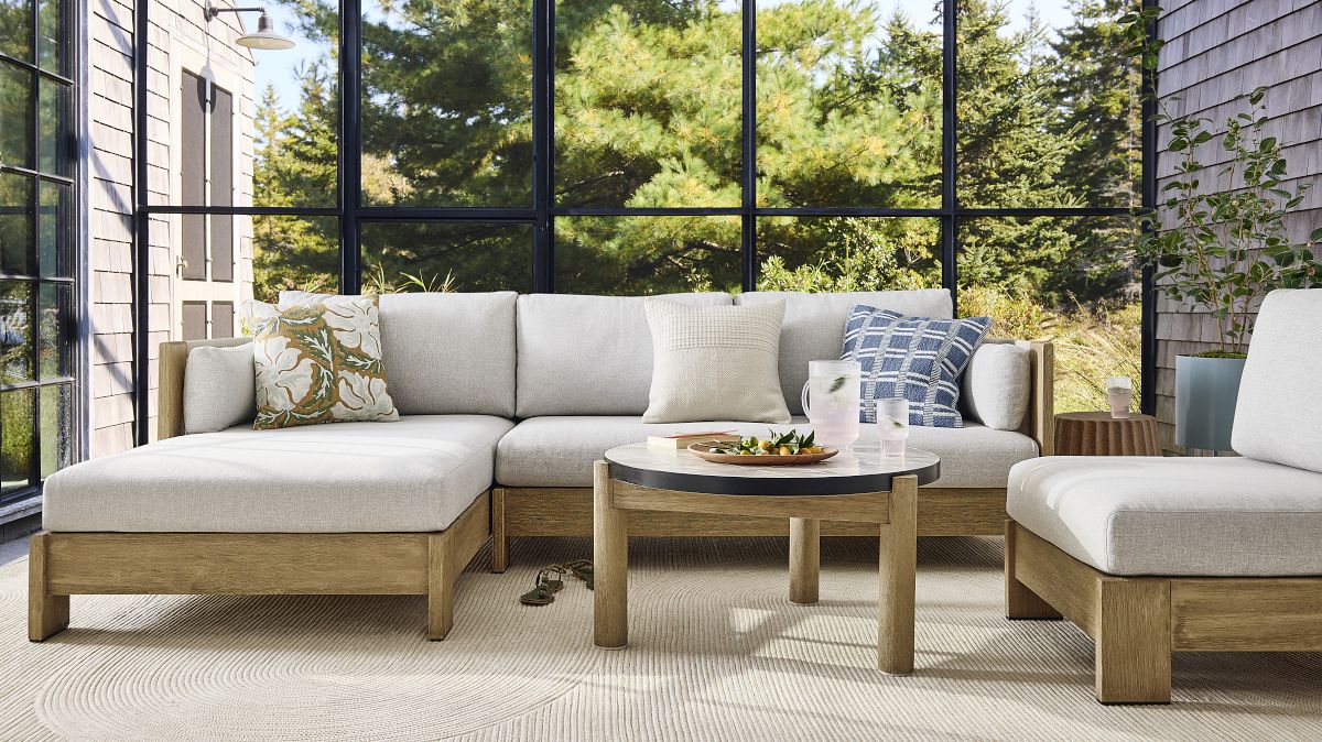 Outdoor sectional sales sofa with chaise