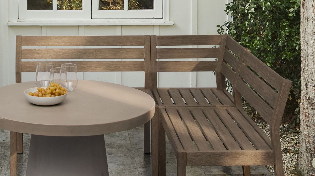 Outdoor dining banquette discount