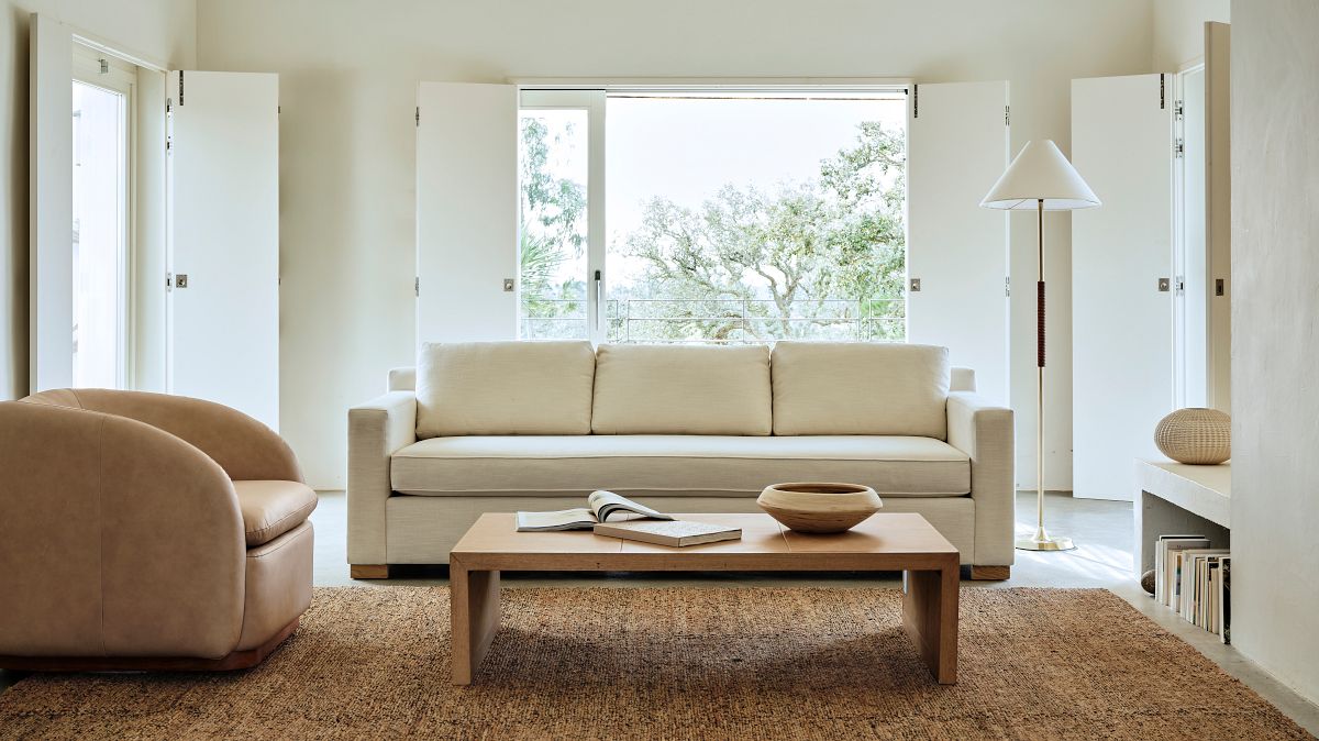 Reagan Sofa (76"–107")