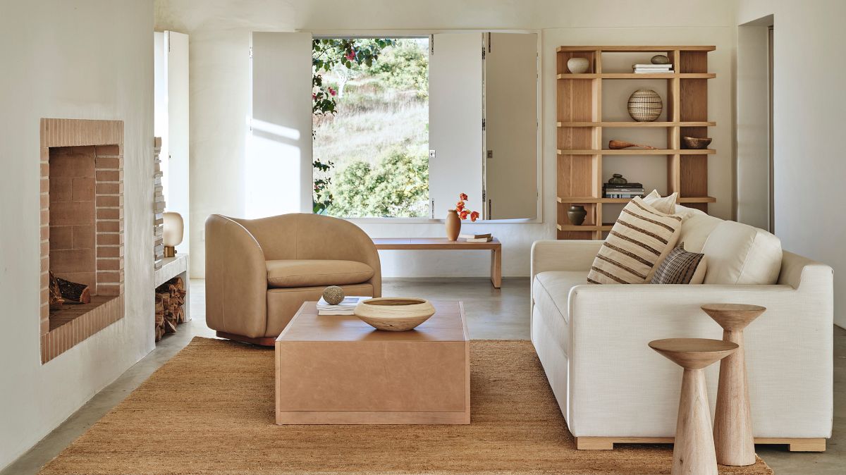 Reagan Sofa (76"–107")