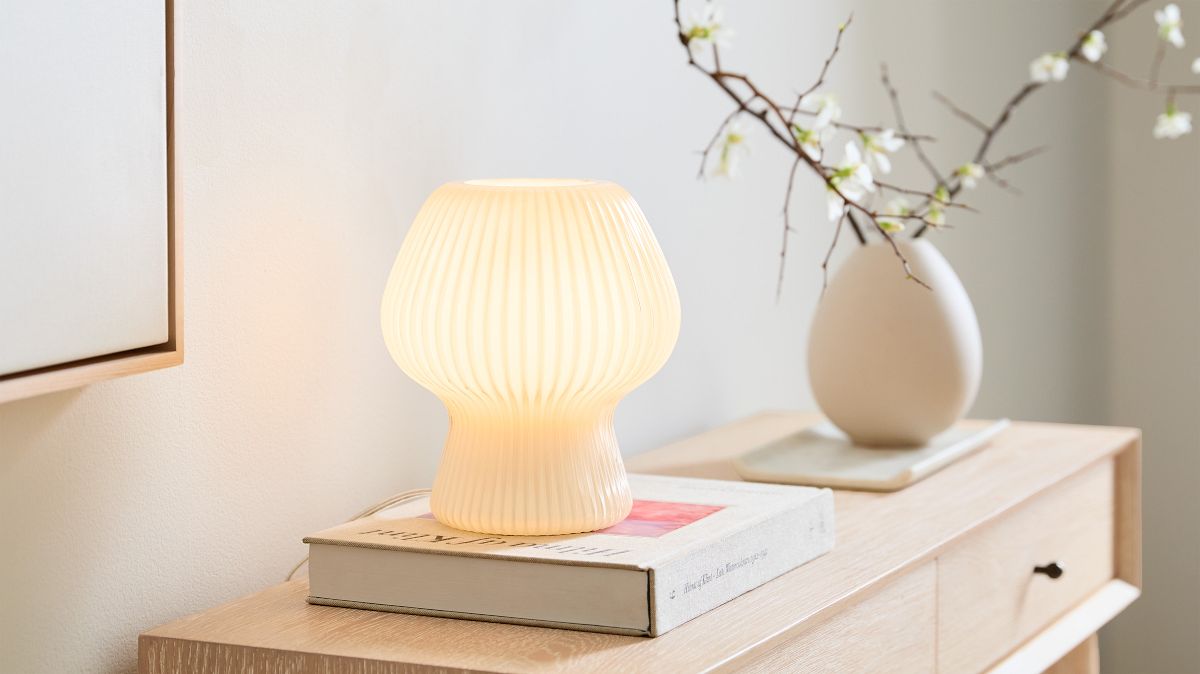 Ribbed Glass Table Lamp, Natural/Champagne, 9\, image size:1200x674