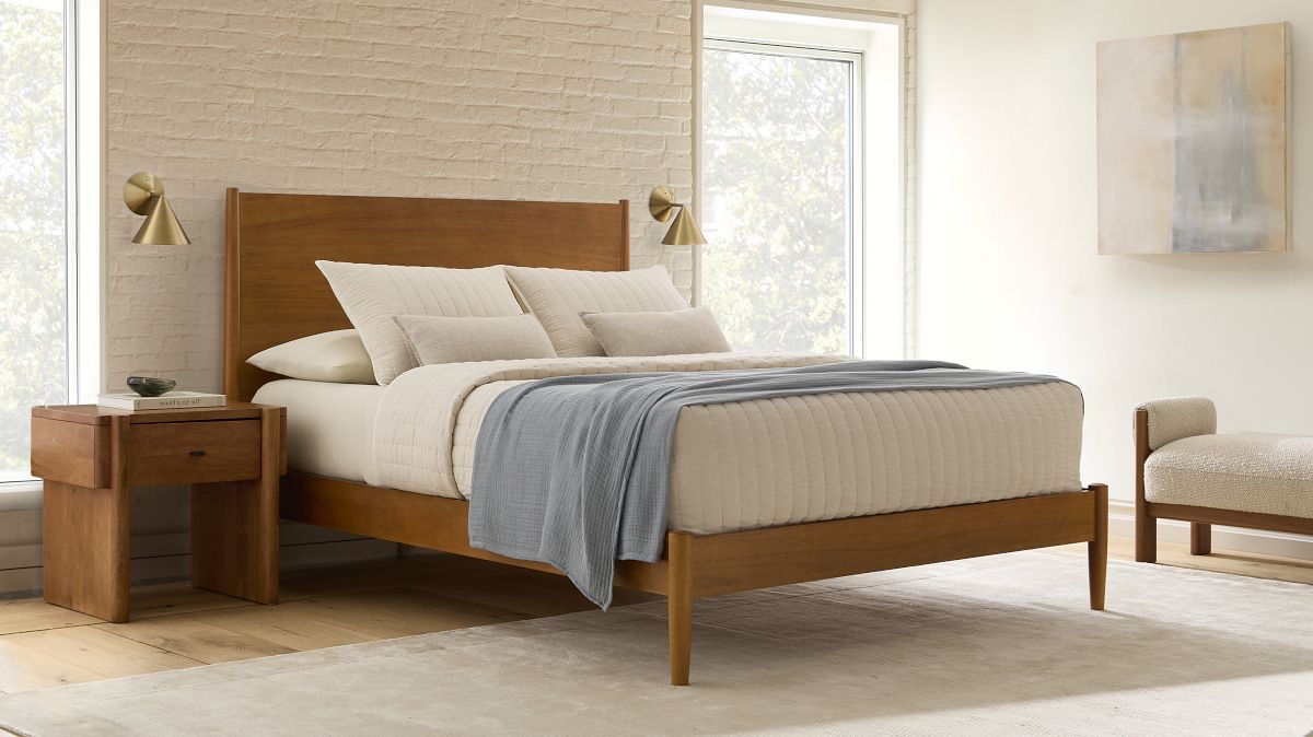 展示品　ウエストエルム　エマーソン クイーンサイズベッドフレーム 無垢材 Mid-Century Bed – Sustainable & Certified | West Elm