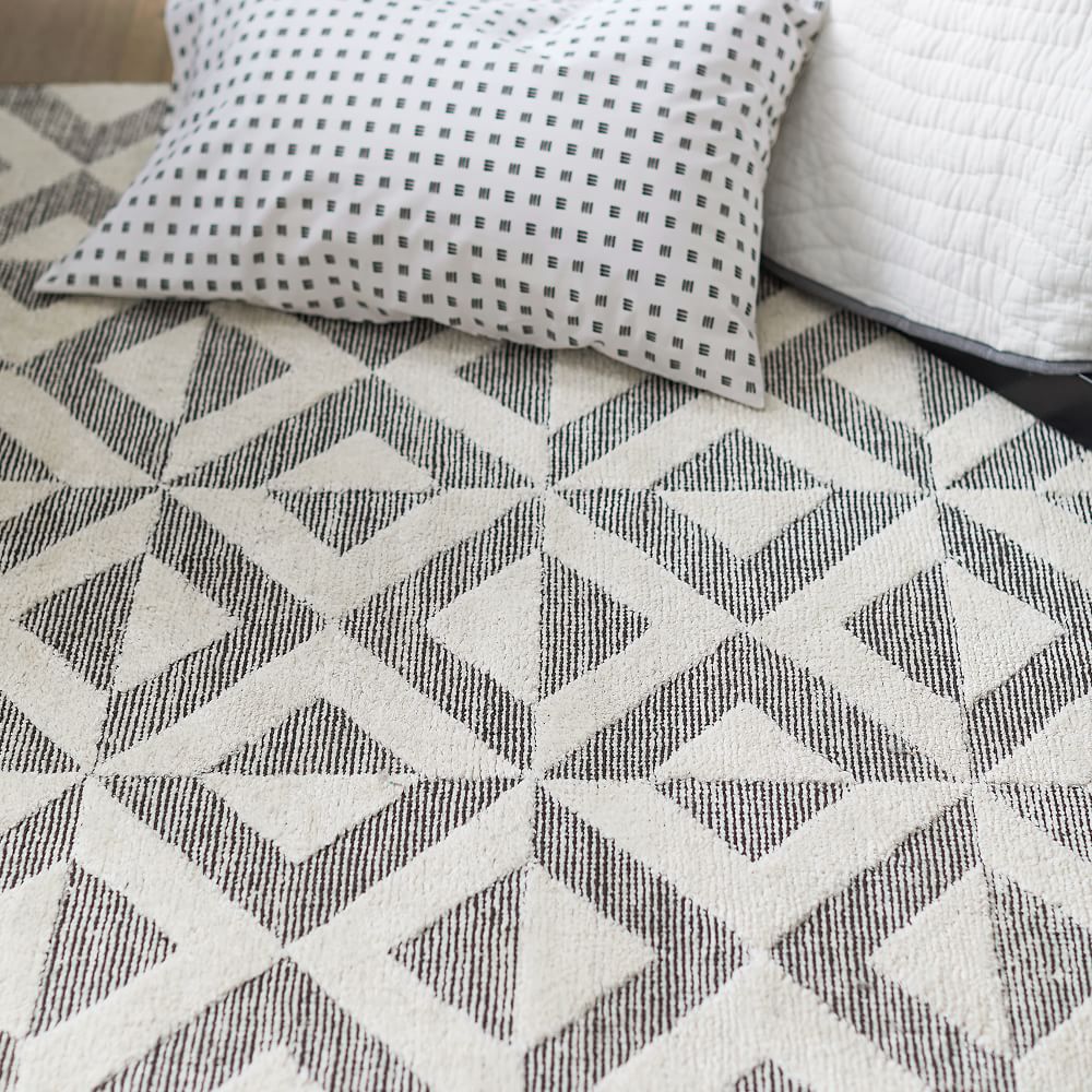 Izzy Nursery Rug Black & Ivory West Elm