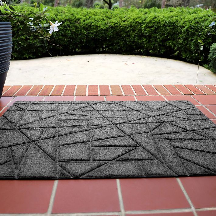 https://assets.weimgs.com/weimgs/ab/images/wcm/products/202322/0096/waterhog-borderless-viewpoint-recycled-doormat-2-o.jpg