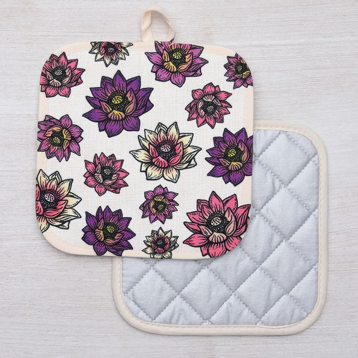 https://assets.weimgs.com/weimgs/ab/images/wcm/products/202329/0048/counter-couture-lotus-oven-mitt-pot-holder-o.jpg