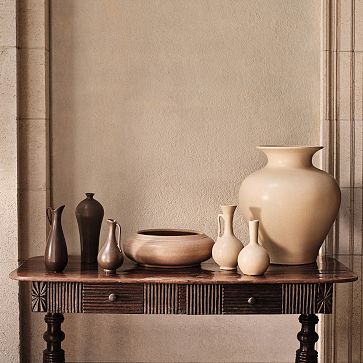 https://assets.weimgs.com/weimgs/ab/images/wcm/products/202329/0205/colin-king-ceramic-vases-m.jpg