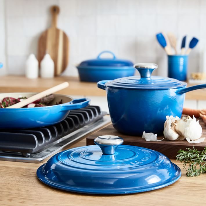 https://assets.weimgs.com/weimgs/ab/images/wcm/products/202334/0043/le-creuset-signature-saucepan-o.jpg