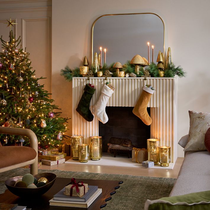 Polyresin Gold Pinecone Like Stocking Holder