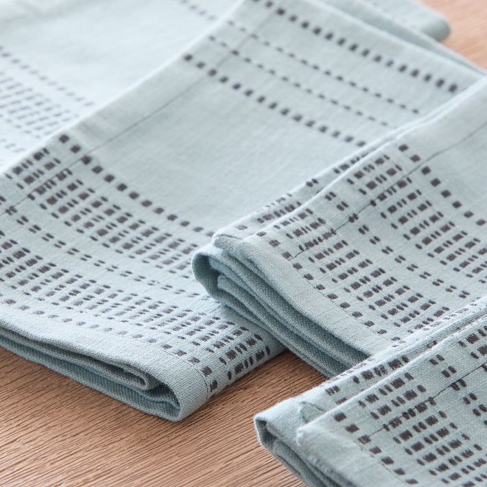 https://assets.weimgs.com/weimgs/ab/images/wcm/products/202338/0008/riviera-cotton-napkin-sets-o.jpg