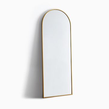Miroir arqué à cadre métallique de West Elm