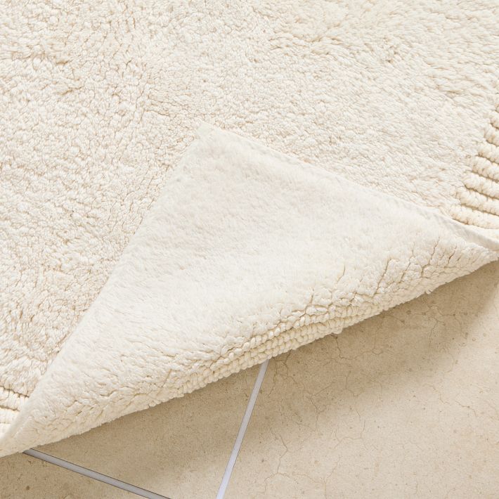 https://assets.weimgs.com/weimgs/ab/images/wcm/products/202350/0069/plush-border-bath-mat-o.jpg