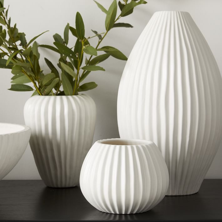 https://assets.weimgs.com/weimgs/ab/images/wcm/products/202411/0009/sanibel-white-textured-ceramic-vases-o.jpg