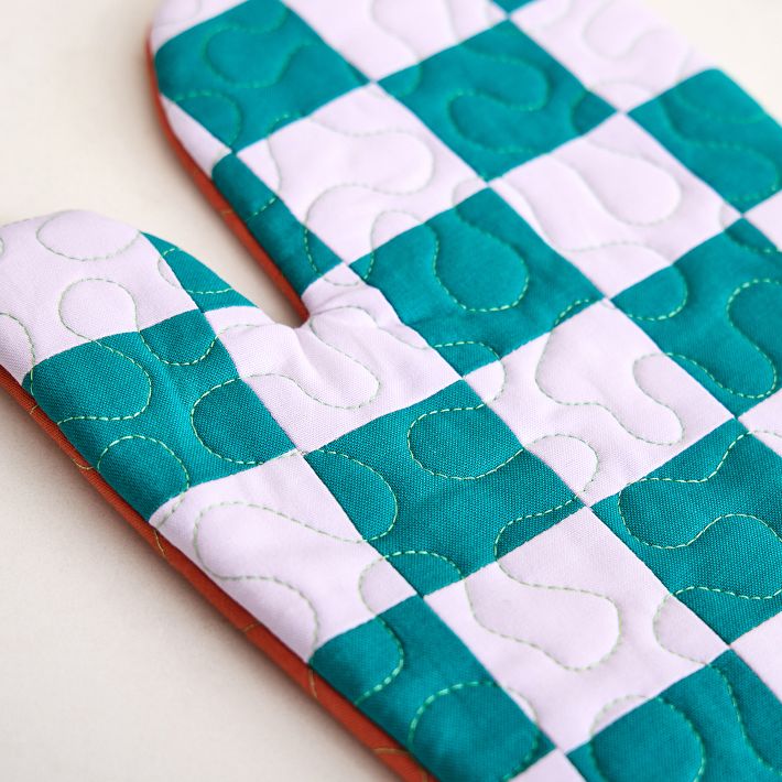 Checkered Oven Mitt