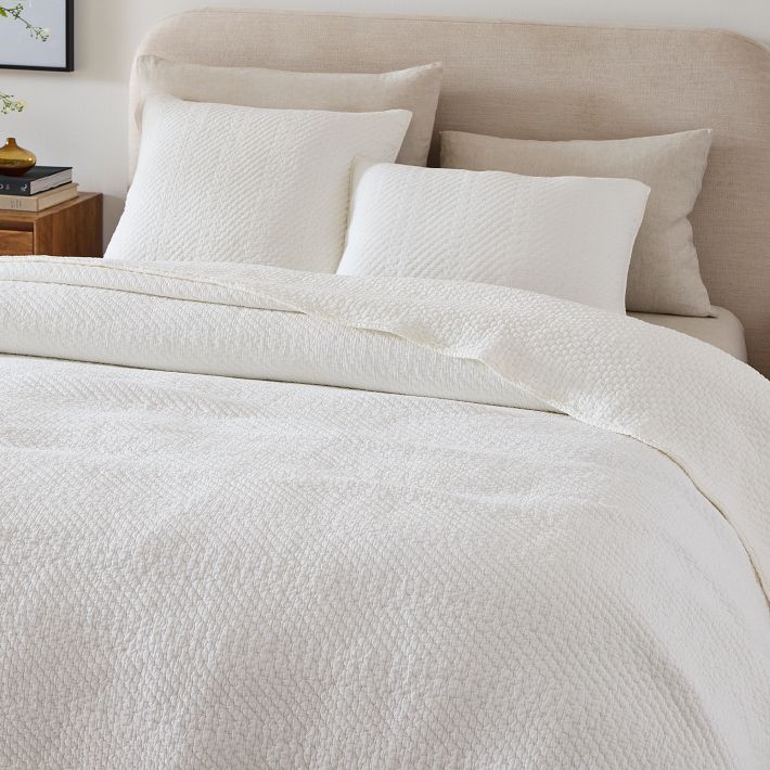 Reflections Matelasse Quilt - White Full/Queen