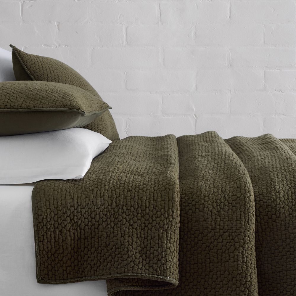 Reflections Matelasse King Size Quilt & 2 King Size Shams