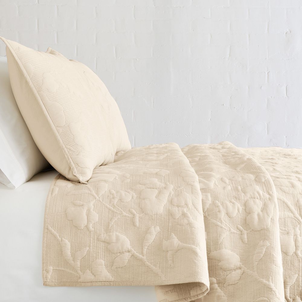Full Outline Floral Quilt & Shams