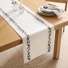 Tannenbaum Winter Berries Border Table Runner