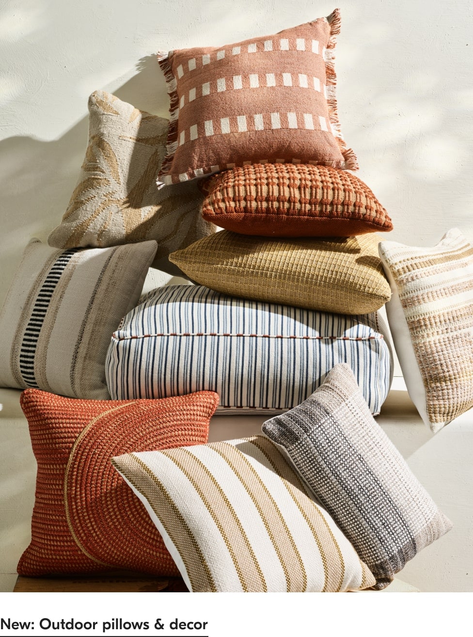 New: Outdoor pillows & décor