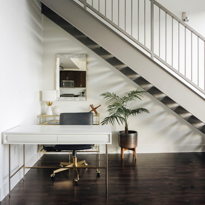 White Lacquer Desk with Gold Legs