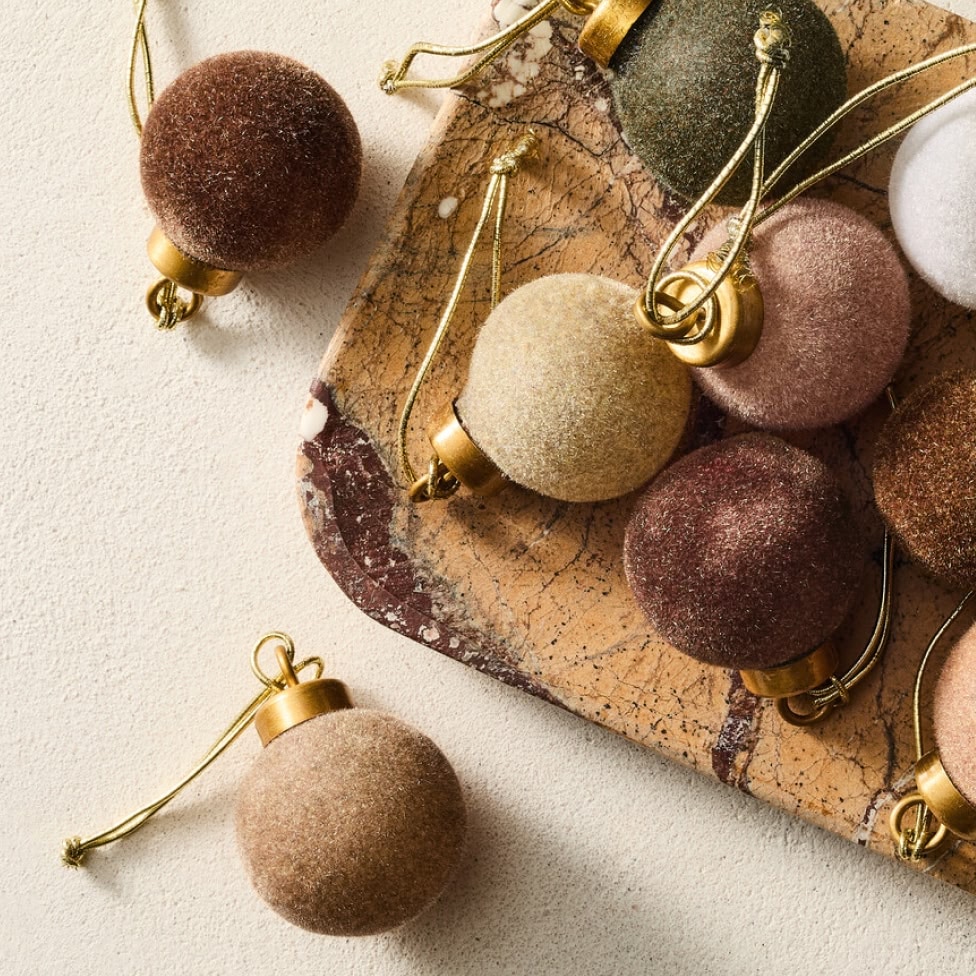 UP TO 30% OFF HOLIDAY DECOR