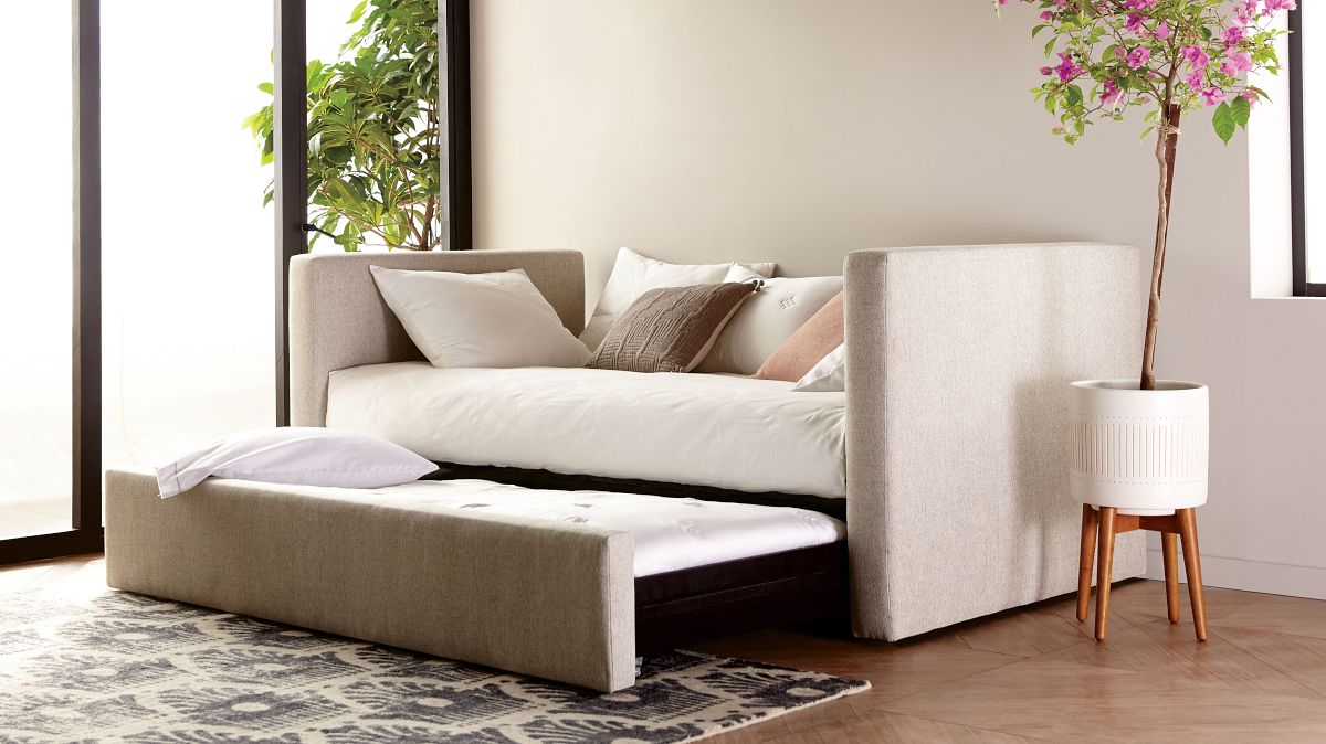 Slipcovered daybed deals with trundle