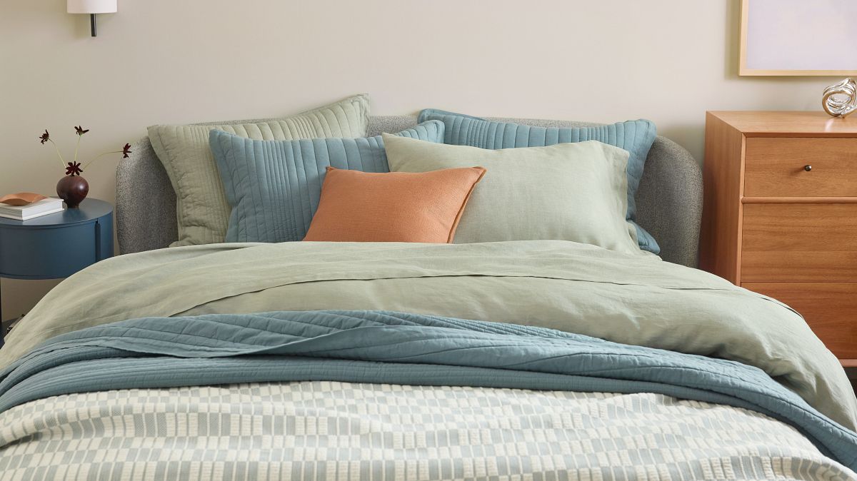 crown bed datype 青 Crown Bed | West Elm