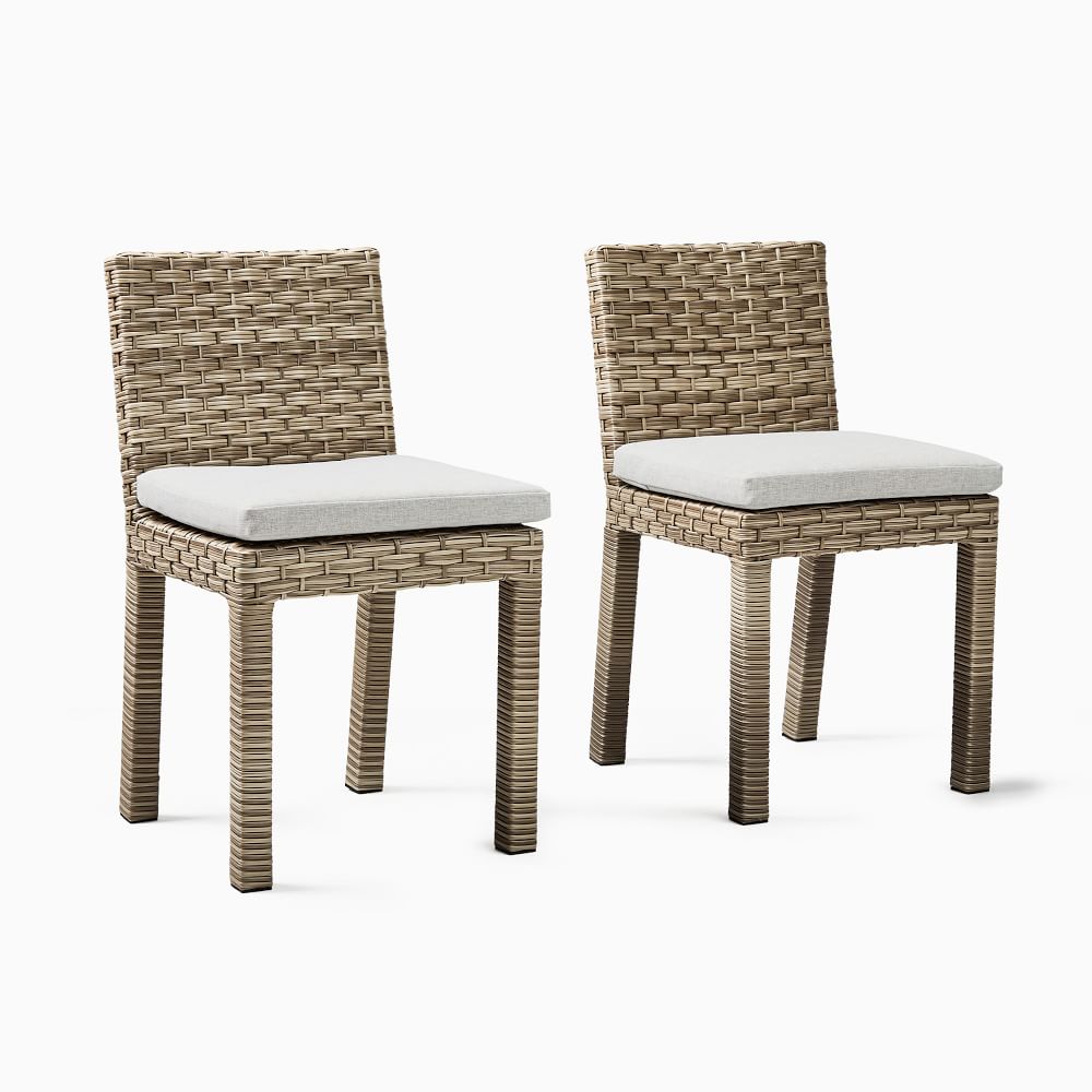 Portside Outdoor Expandable Dining Table (76.5"106") & Urban Chairs