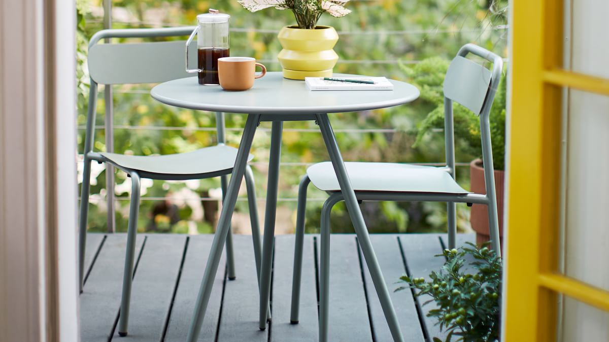 Indoor/Outdoor Wren Bistro Table (28