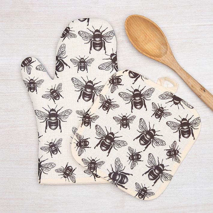 https://assets.weimgs.com/weimgs/rk/images/wcm/products/202329/0030/counter-couture-bee-oven-mitt-potholder-o.jpg