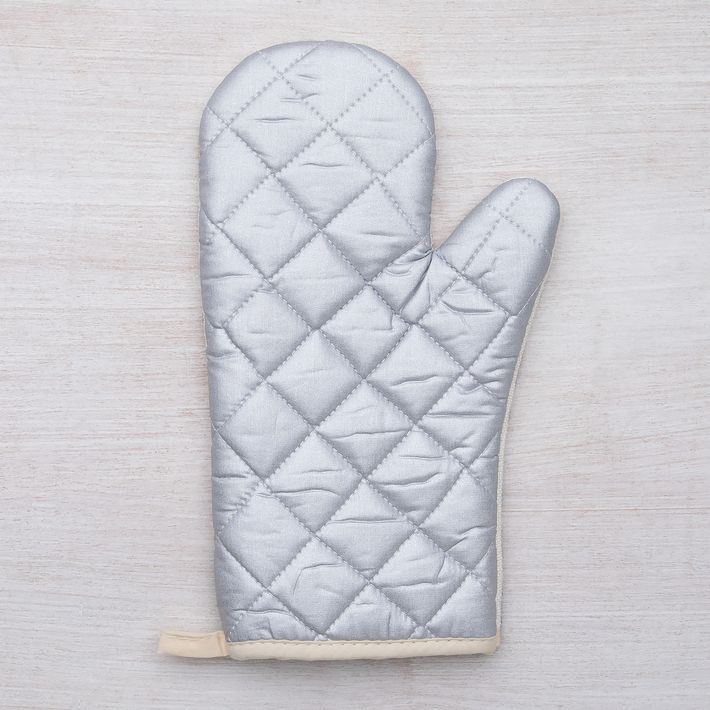 https://assets.weimgs.com/weimgs/rk/images/wcm/products/202329/0032/counter-couture-monstera-oven-mitt-pot-holder-o.jpg