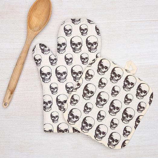 https://assets.weimgs.com/weimgs/rk/images/wcm/products/202329/0041/counter-couture-skull-oven-mitt-pot-holder-c.jpg