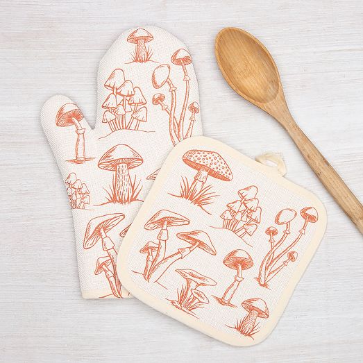 https://assets.weimgs.com/weimgs/rk/images/wcm/products/202329/0054/counter-couture-mushroom-oven-mitt-pot-holder-c.jpg