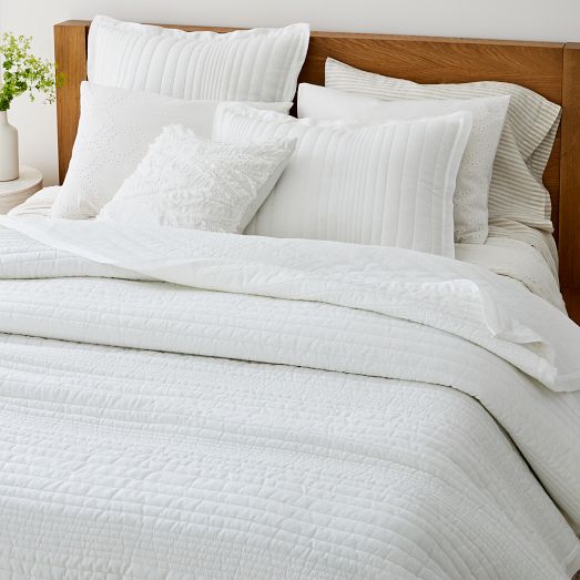 https://assets.weimgs.com/weimgs/rk/images/wcm/products/202332/0012/european-flax-linen-linework-quilt-shams-1-c.jpg