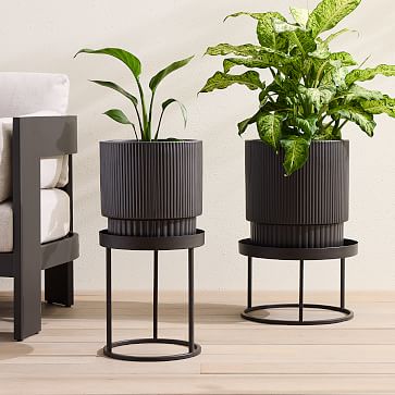 https://assets.weimgs.com/weimgs/rk/images/wcm/products/202337/0005/streamline-metal-indoor-outdoor-plant-stands-m.jpg