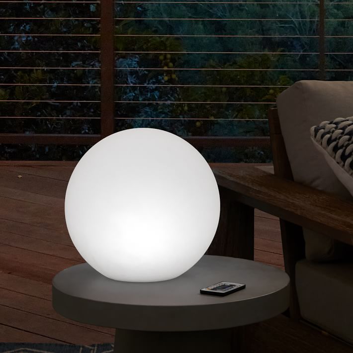 https://assets.weimgs.com/weimgs/rk/images/wcm/products/202337/0033/harvest-moon-outdoor-light-12-o.jpg