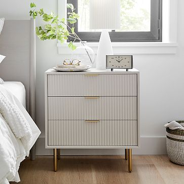 Quinn Closed 3-Drawer Nightstand (28