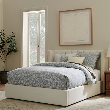 Goleta Bouclé Upholstered Bed