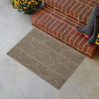https://assets.weimgs.com/weimgs/rk/images/wcm/products/202345/0161/waterhog-seabring-recycled-doormat-2-q.jpg