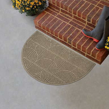 https://assets.weimgs.com/weimgs/rk/images/wcm/products/202345/0162/waterhog-seabring-recycled-doormat-2-q.jpg