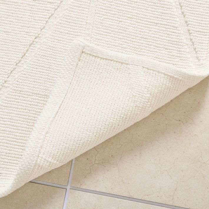 https://assets.weimgs.com/weimgs/rk/images/wcm/products/202350/0059/triangle-sculpted-bath-mat-o.jpg