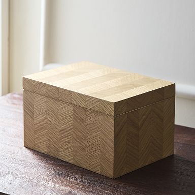 https://assets.weimgs.com/weimgs/rk/images/wcm/products/202409/0038/georgia-graphic-wood-decorative-box-1-q.jpg
