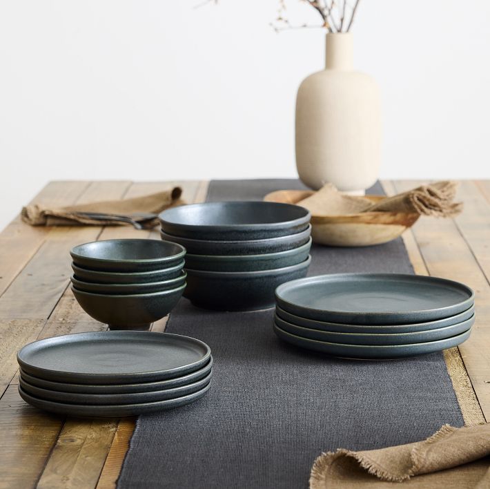 Kanto Stoneware Dinnerware (Set of 16) BLACK