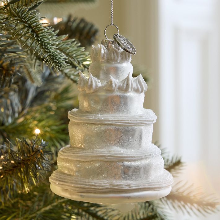 Elegant Glass Wedding Cake Ornament for Timeless Weddings